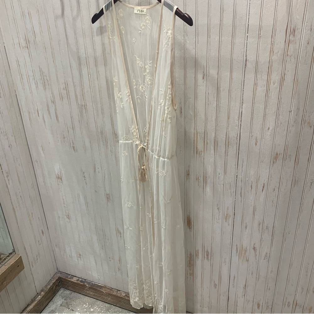 Mesh/lace overlay piece